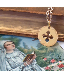 Médaille croix ajourée bijou catholique CROIX DELICATE