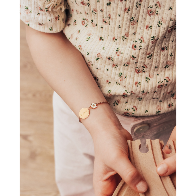 Bracelet enfant chaîne médaille à graver et fleur - Petits Trésors