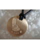 Les Empreintes : pendentif pastille en or sur cordon