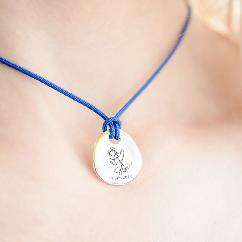 Pendentif avec gravure dessin d'enfant